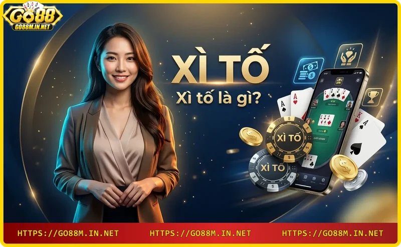 Tay cầm hai lá bài poker trên bàn xì tố, chip và ánh sáng neon sang trọng